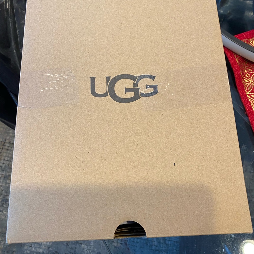 BNIB Authentic Ugg Woman’s Ultra Mini Leopard Boots - Picture 15 of 16